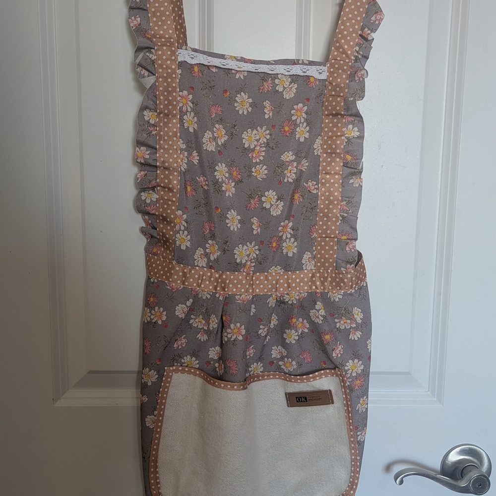 Vintage-inspired floral apron - Picture 7 of 11